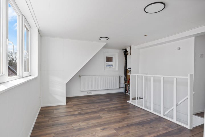 Foto 18 van van der Looswei 1