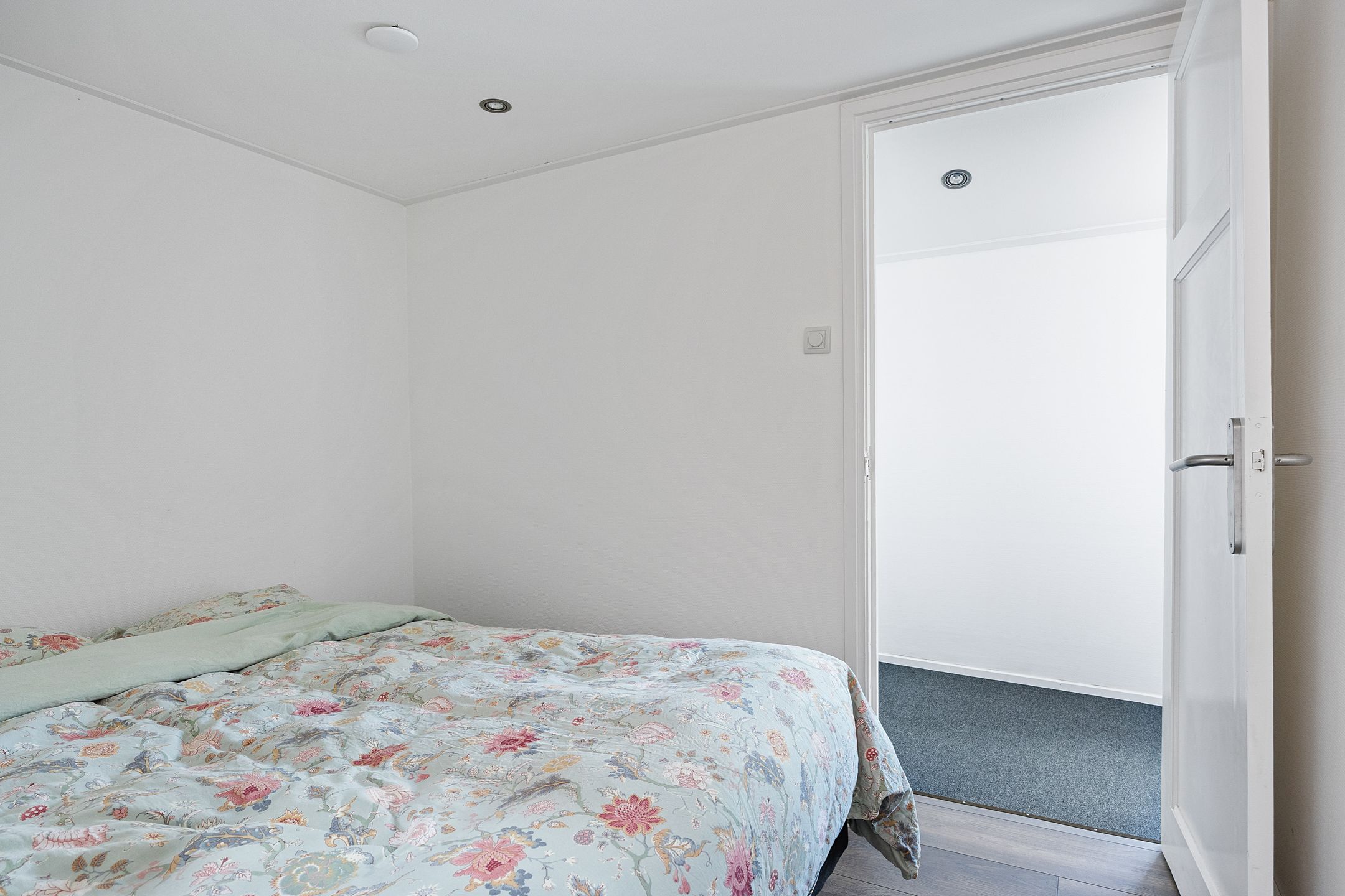 Foto 24 van van der Looswei 1