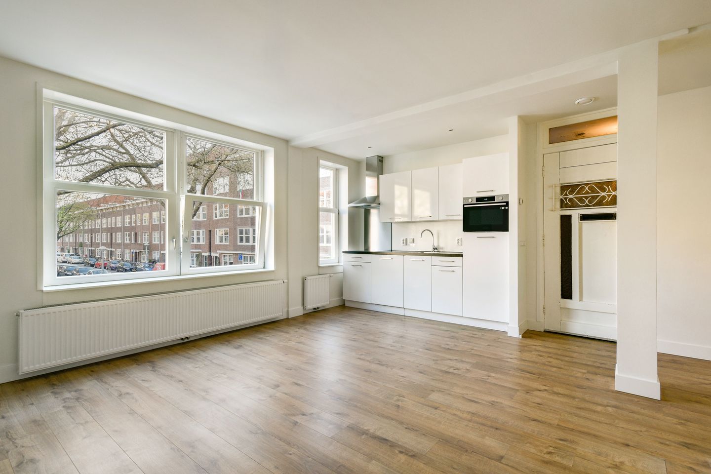 Photo 1 of Pieter van der Doesstraat 28-1