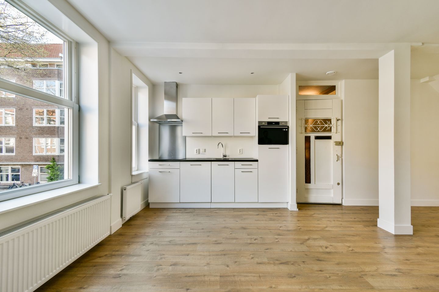 Photo 4 of Pieter van der Doesstraat 28-1