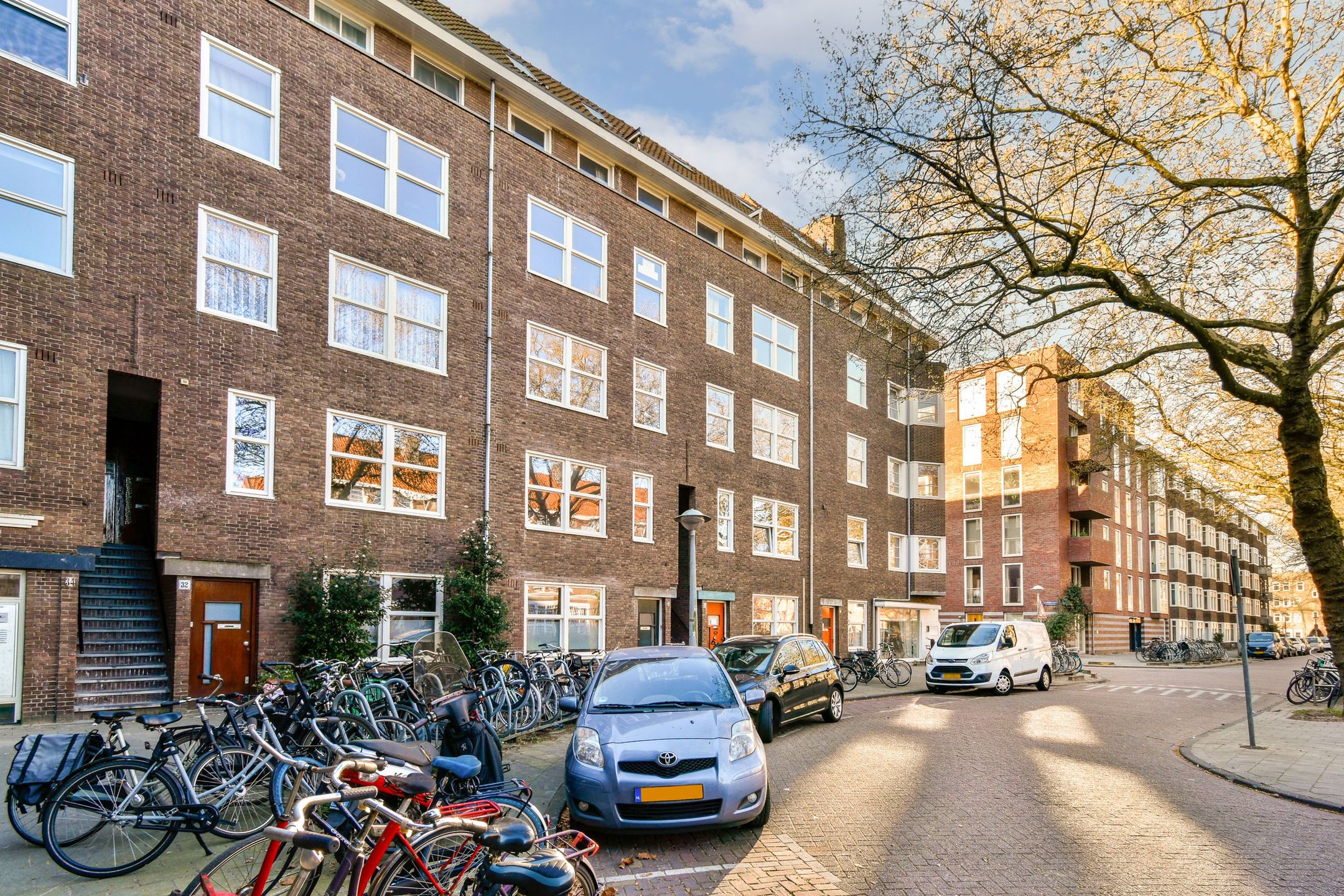 Photo 3 of Pieter van der Doesstraat 28-1