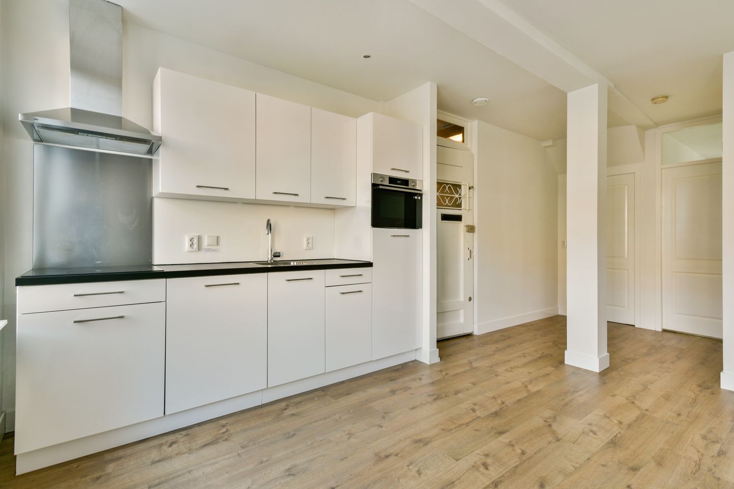 Photo 10 of Pieter van der Doesstraat 28-1