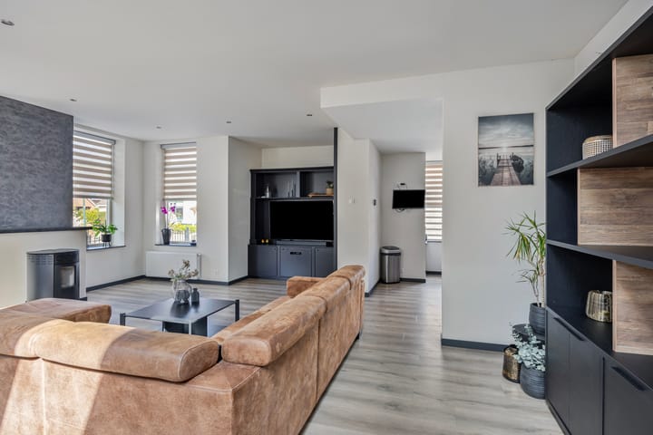 Photo 31 of Broek 48