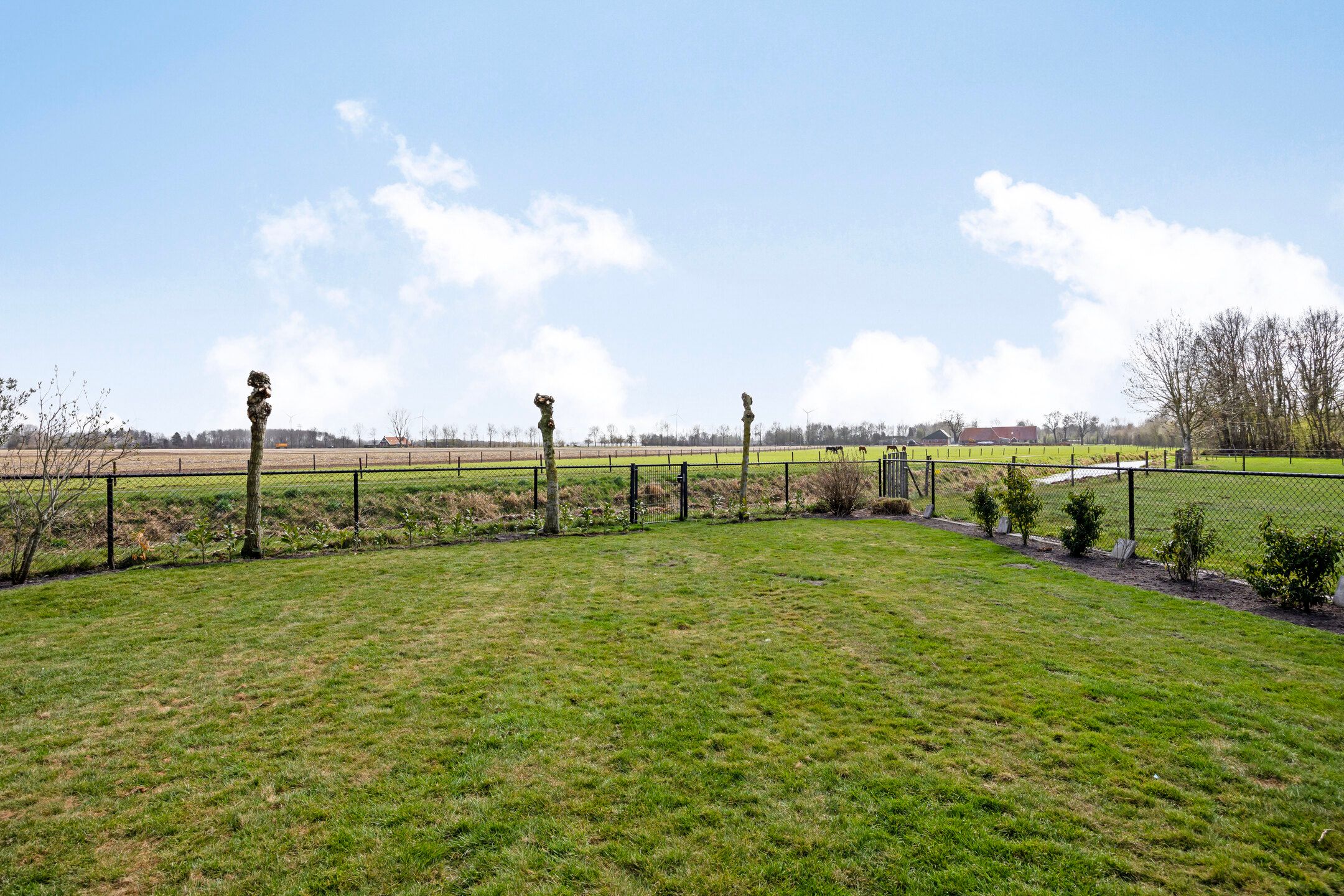 Photo 84 of Broek 48