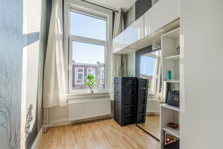 Foto 32 van Govert Bidloostraat 44