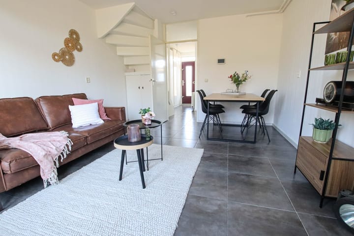 Photo 2 of Amelandstraat 38