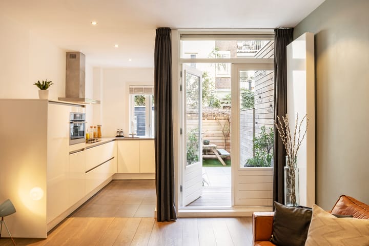 Photo 8 of Van Hogendorpstraat 153-H