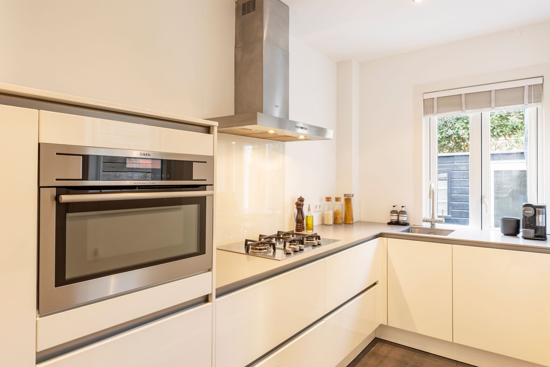 Photo 9 of Van Hogendorpstraat 153-H