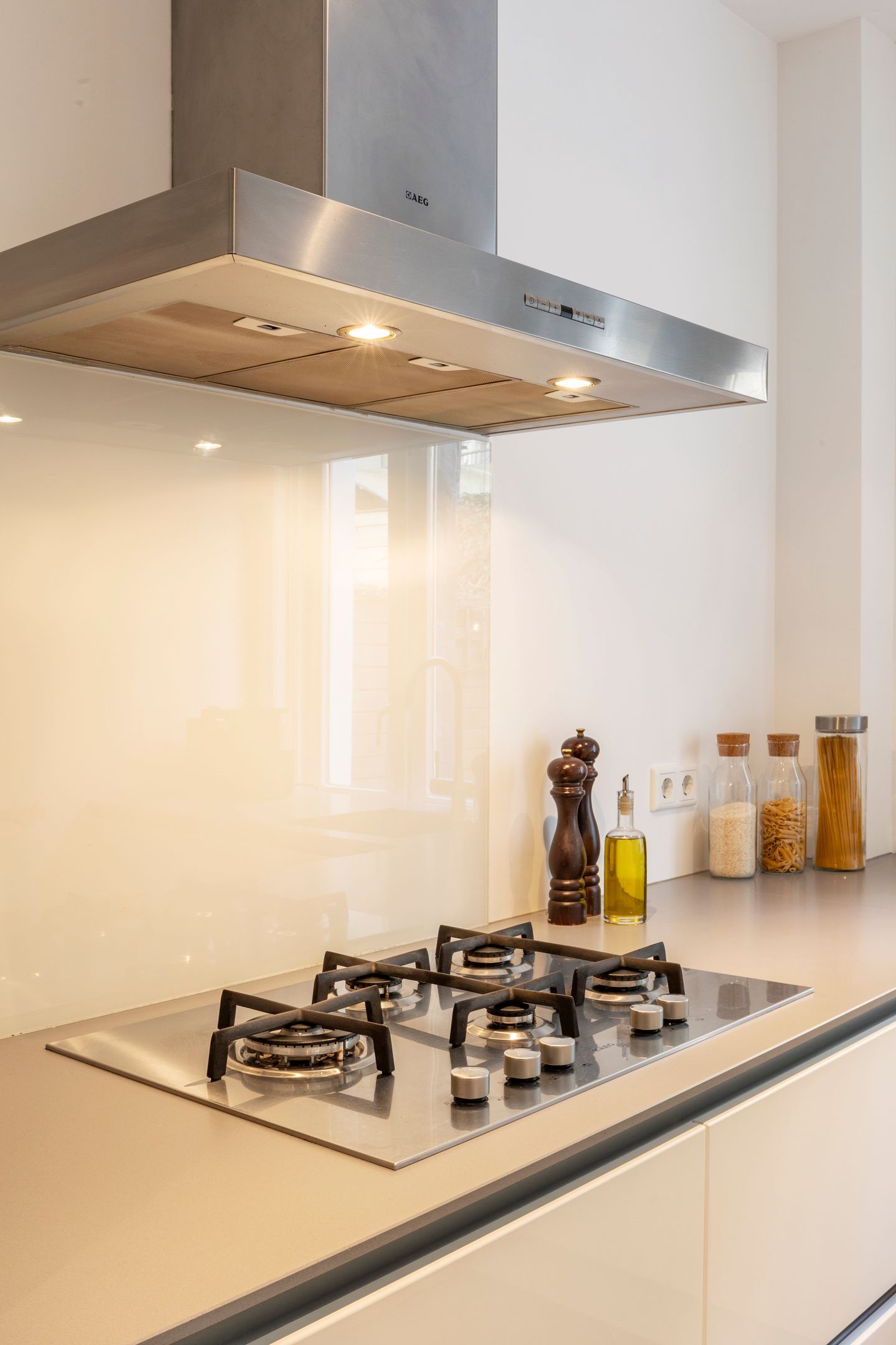 Photo 10 of Van Hogendorpstraat 153-H