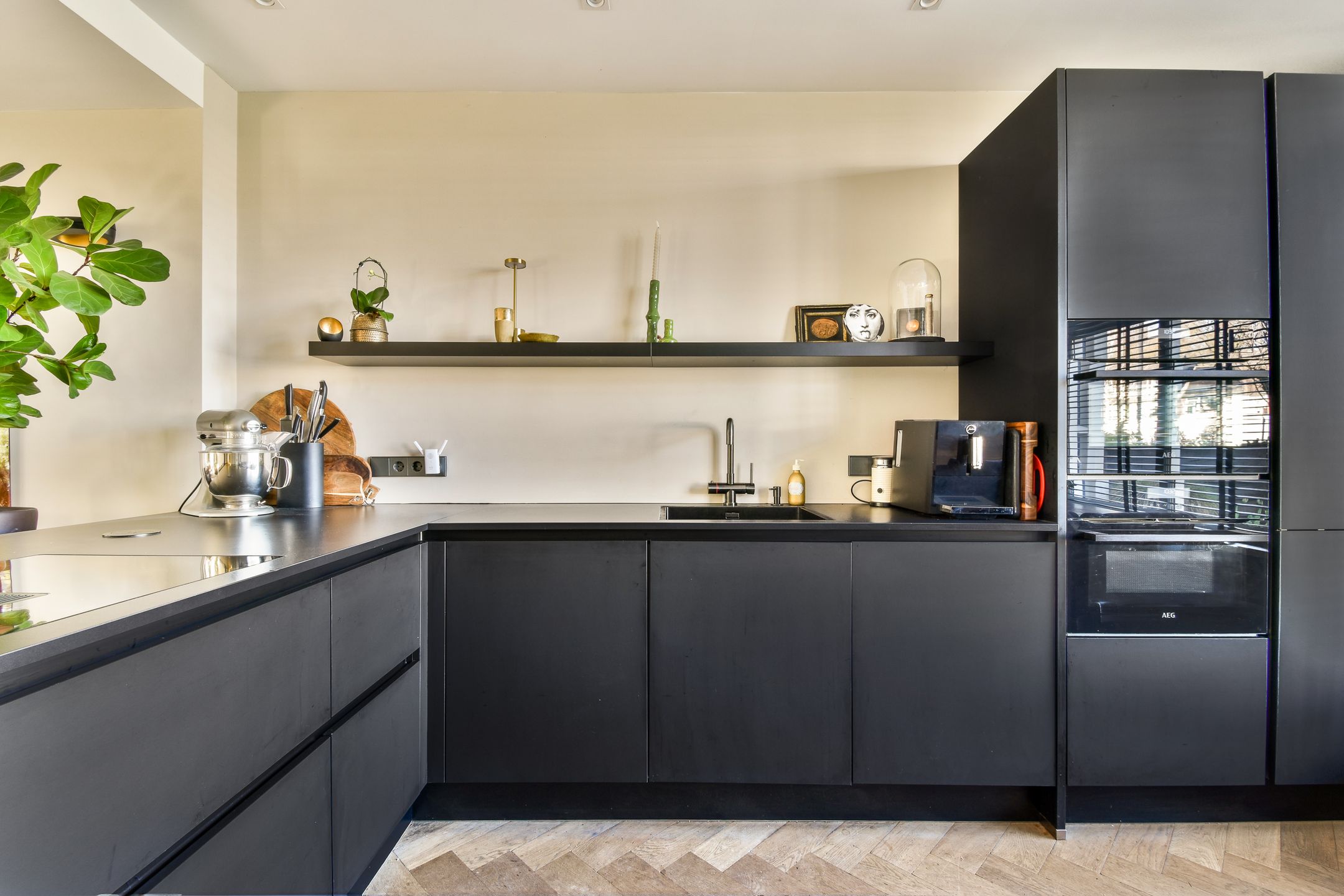 Photo 12 of Van Koetsveldstraat 4