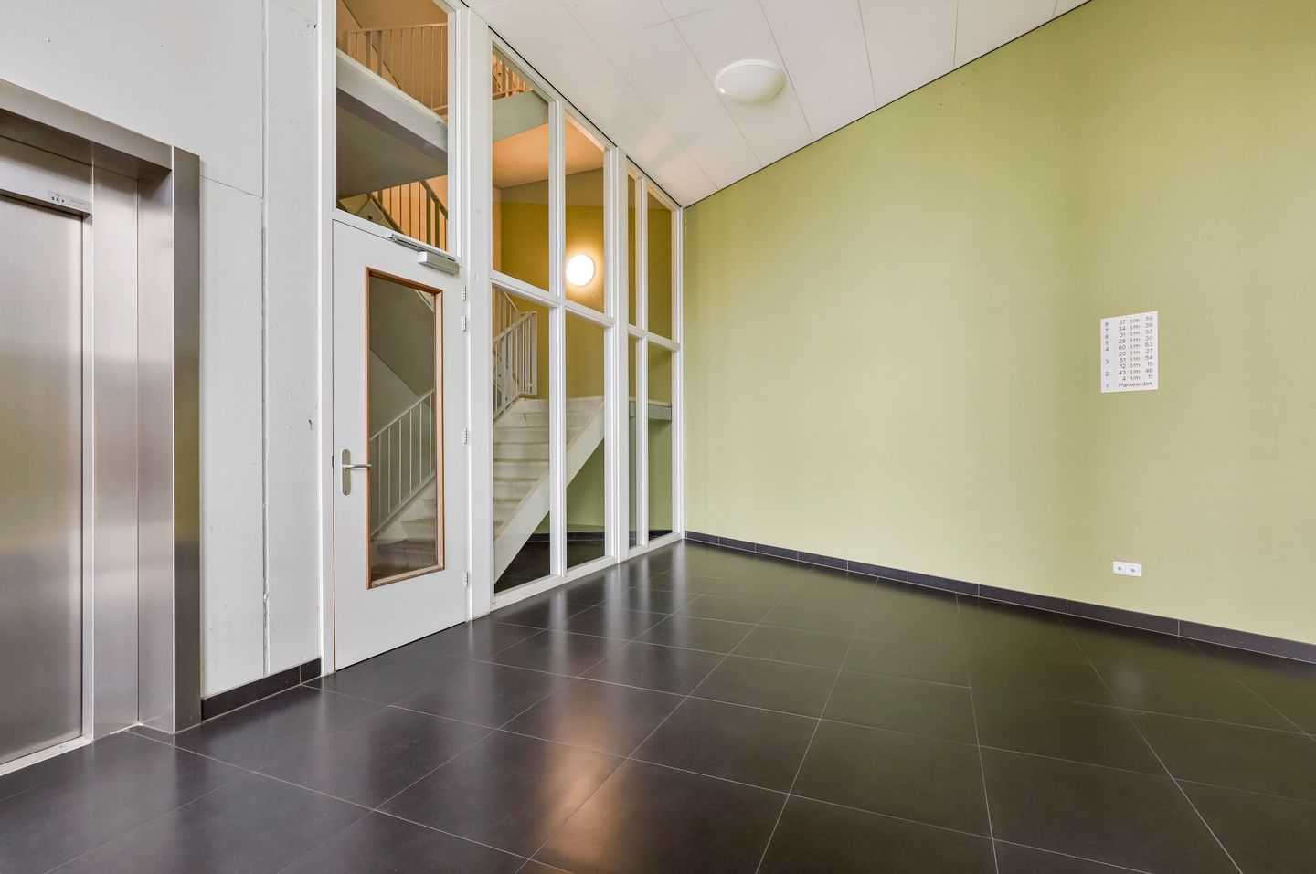 Foto 34 van Churchillplein 60