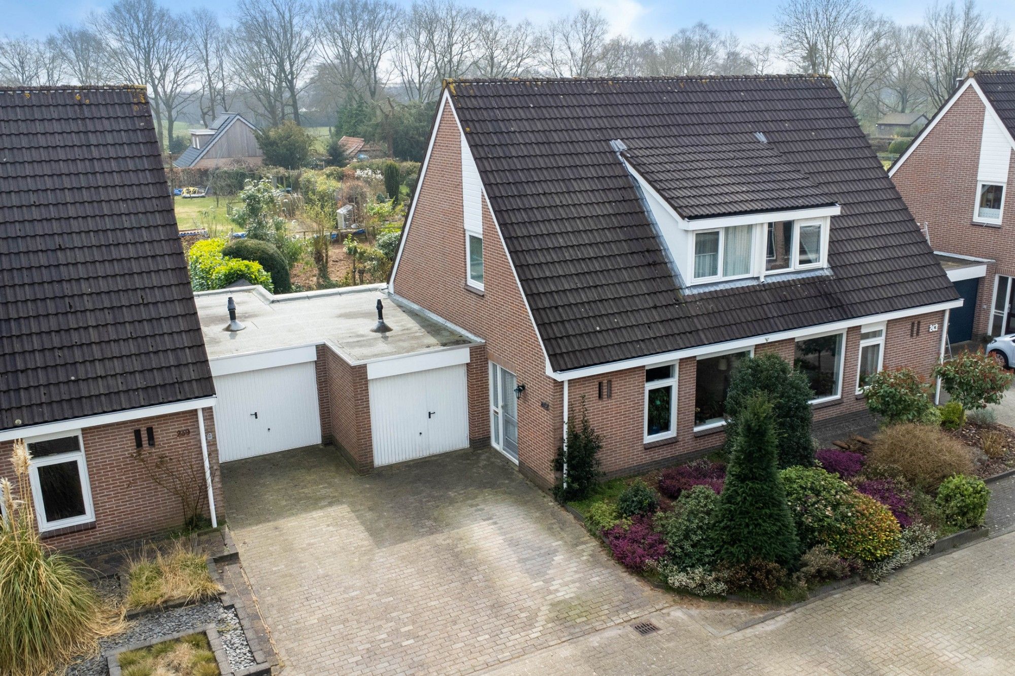 Photo 39 of Stal 241