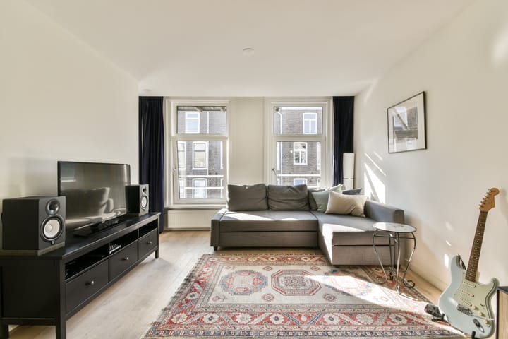 Photo 4 of Jacob van Lennepstraat 31-3A