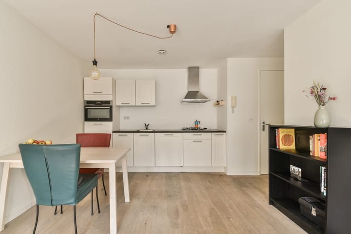 Photo 3 of Jacob van Lennepstraat 31-3A