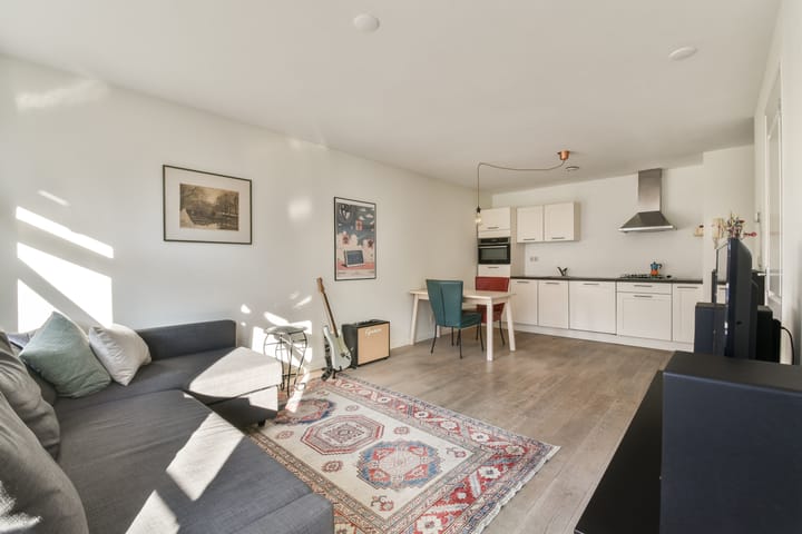 Photo 6 of Jacob van Lennepstraat 31-3A