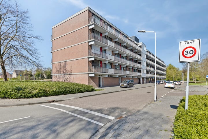 Bekijk foto van Evertsenlaan 76