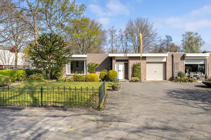 View photo of Anna van Burenlaan 32