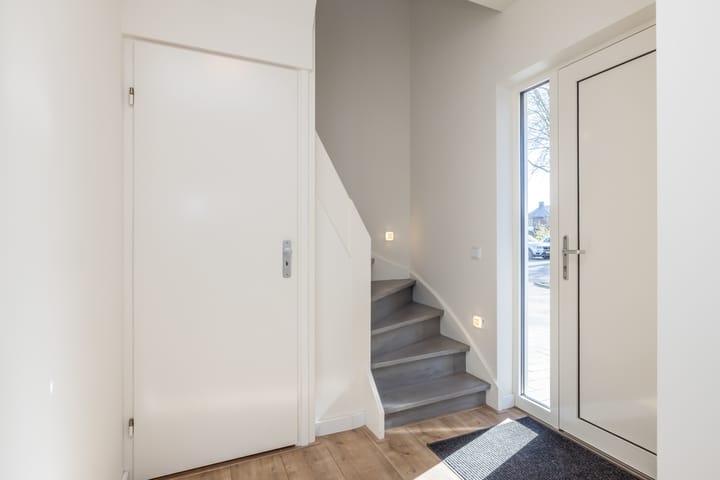 Photo 5 of Bachstraat 32