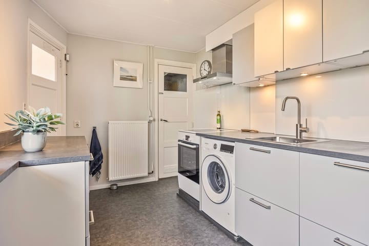 Photo 7 of Dr. Schaepmanlaan 110