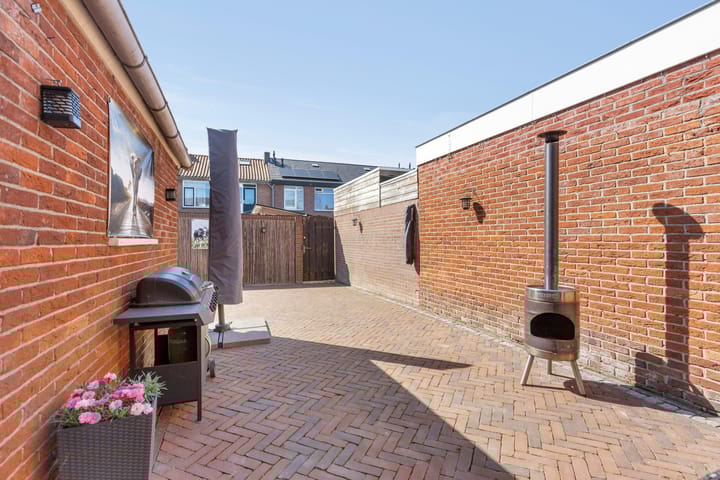 Photo 23 of Irenestraat 23