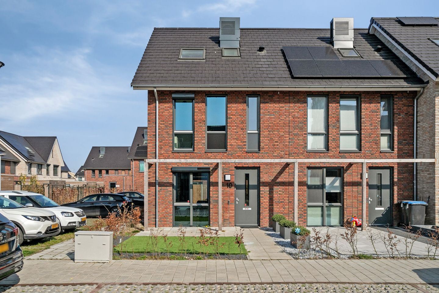 Foto 1 van Dotterbloem 10