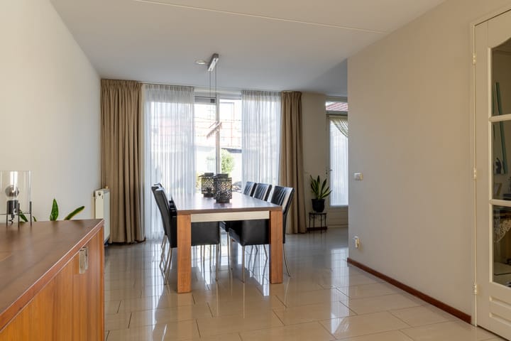 Foto 15 van Toon Hermansplein 10