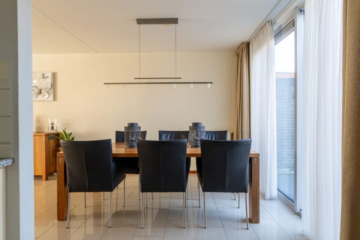 Foto 16 van Toon Hermansplein 10