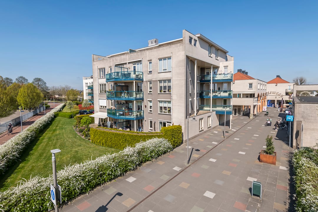 Photo 26 of Jasmijn 20