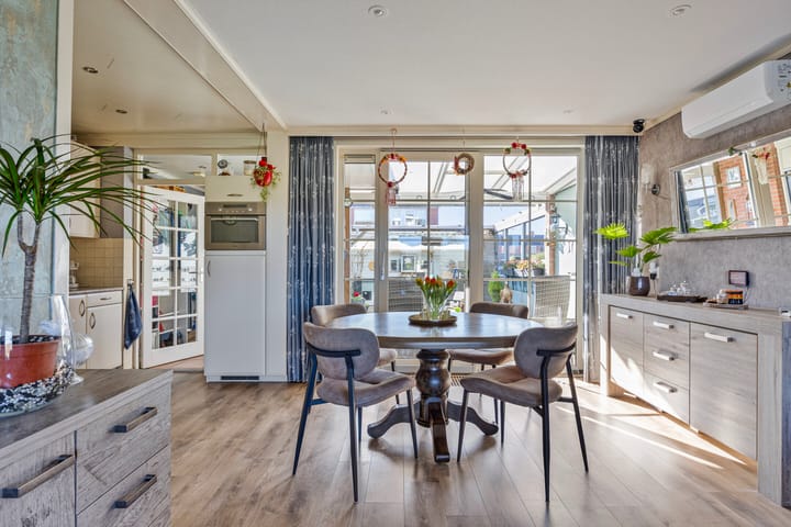 Foto 8 van Streng 100