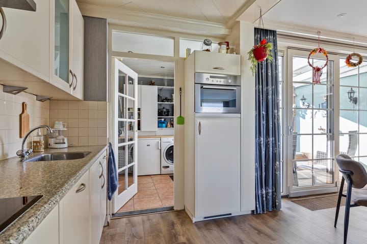 Foto 13 van Streng 100