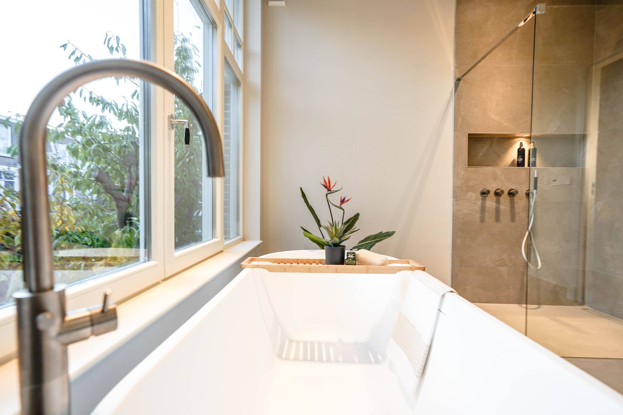 Foto 30 van Van Weede van Dijkveldstraat 46