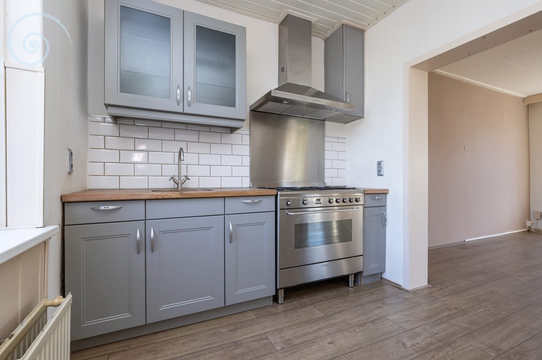 Photo 11 of Emmastraat 17