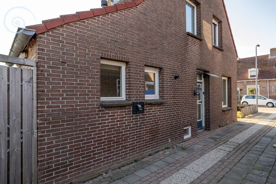 Photo 31 of Emmastraat 17