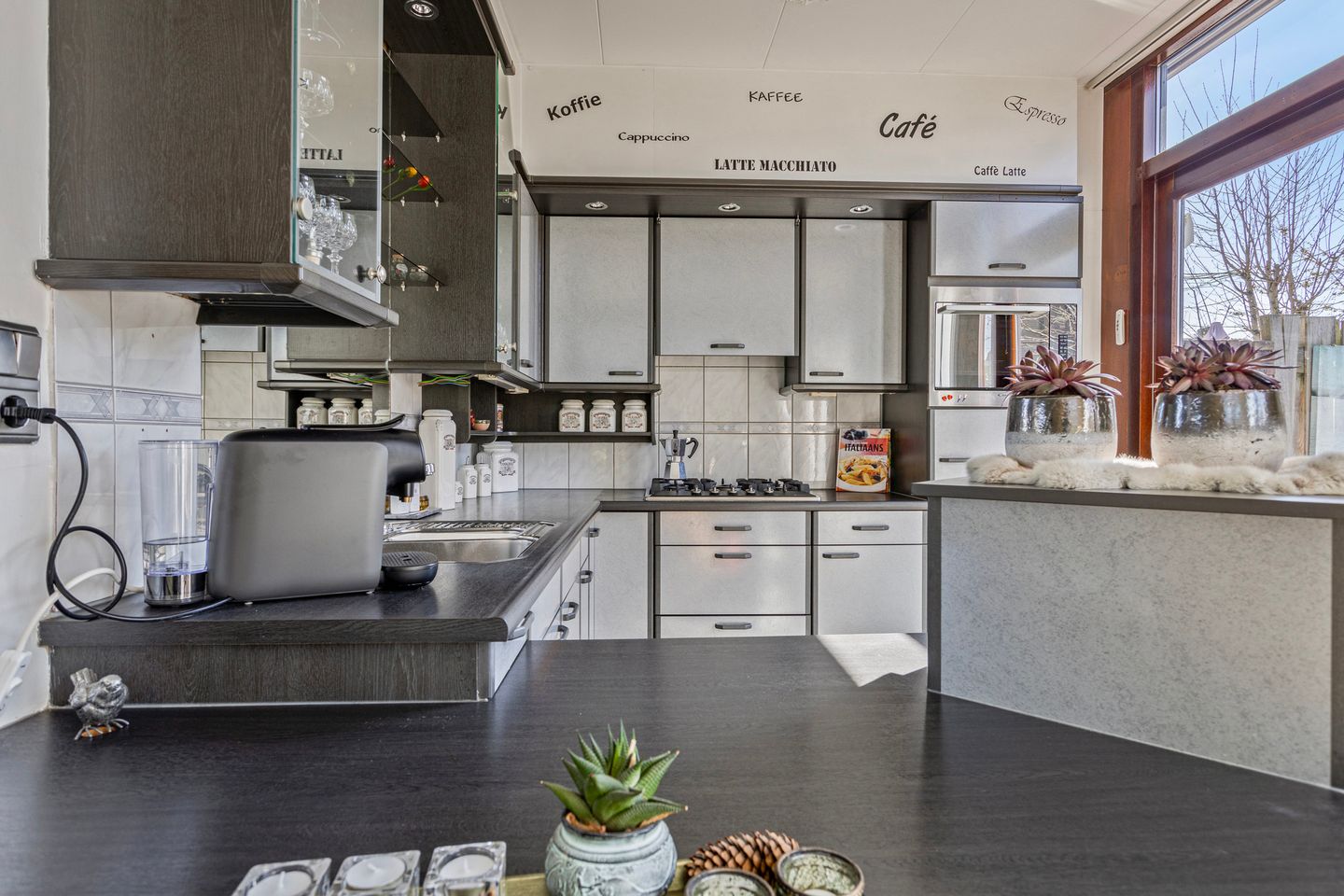 Photo 10 of Vondellaan 35