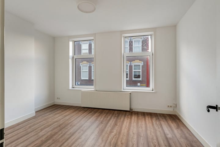 Photo 3 of Wolphaertstraat 16-A