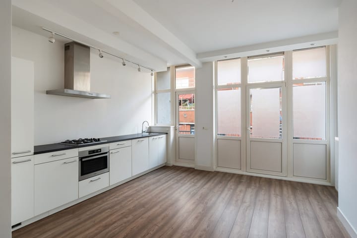 Photo 4 of Wolphaertstraat 16-A