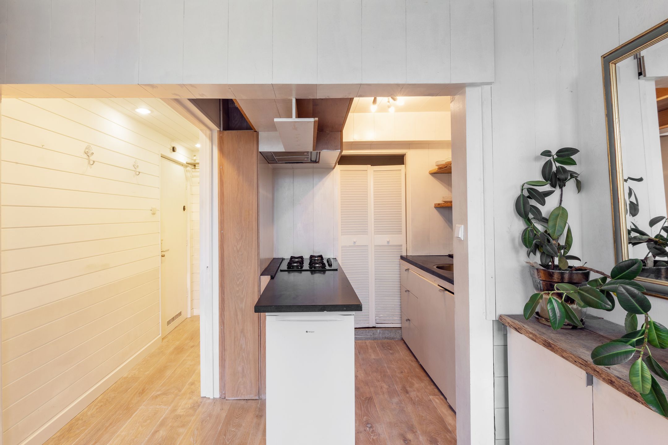 Photo 12 of Marnixstraat 239-3A