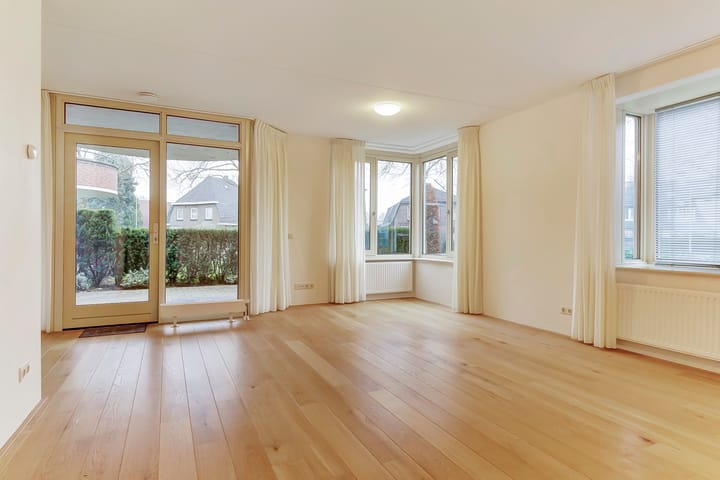 Foto 9 van Warmoeshof 38