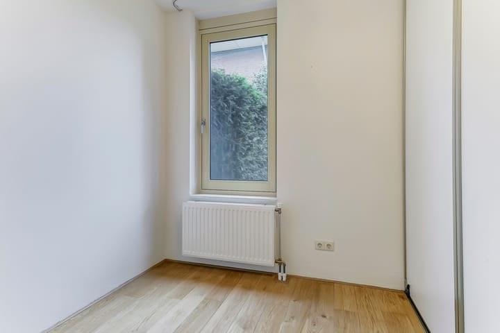 Foto 10 van Warmoeshof 38