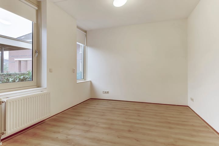 Foto 15 van Warmoeshof 38