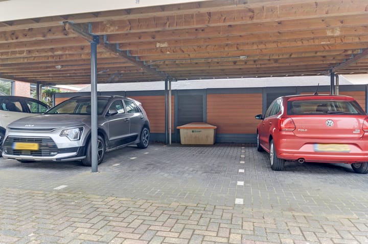 Foto 24 van Warmoeshof 38