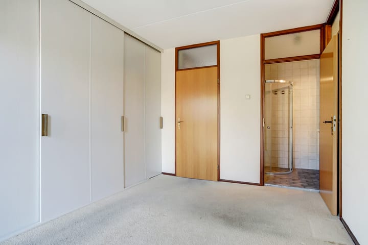 Foto 20 van Middenweg 60