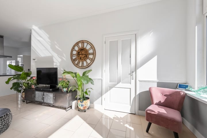 Photo 6 of Borneostraat 39