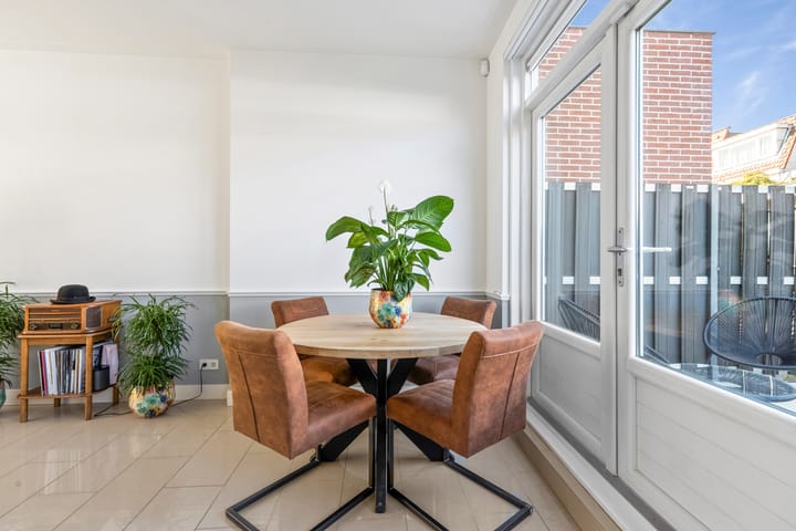 Photo 13 of Borneostraat 39