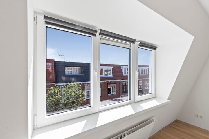 Photo 40 of Borneostraat 39