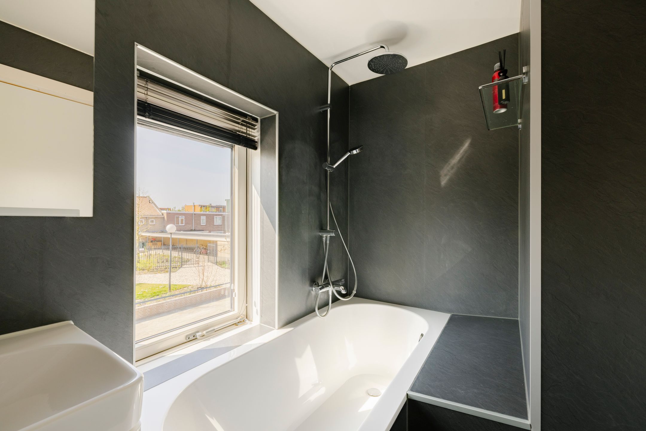 Foto 15 van Nieuw Guineaplein 1