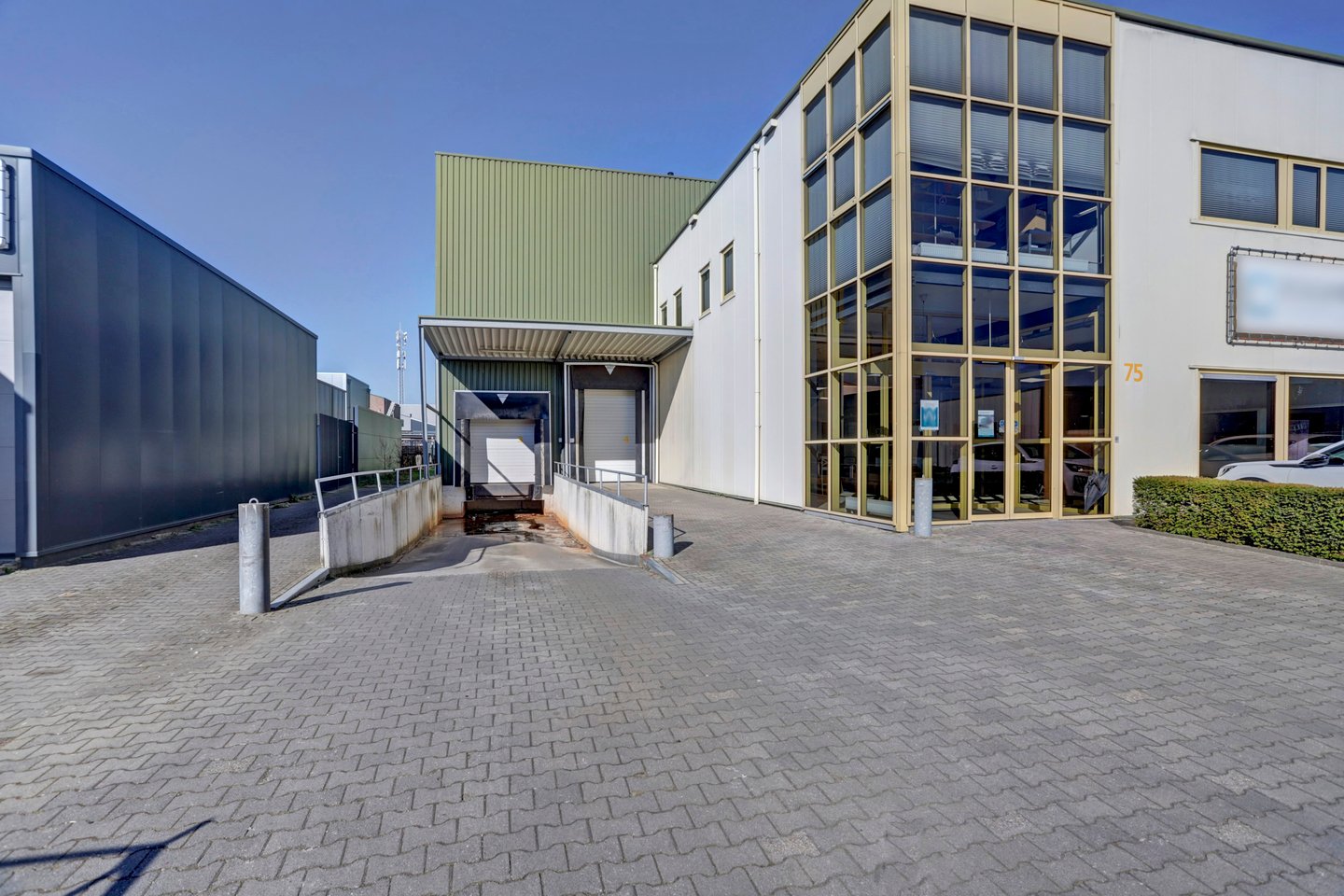 View photo 2 of Ambachtsstraat 75