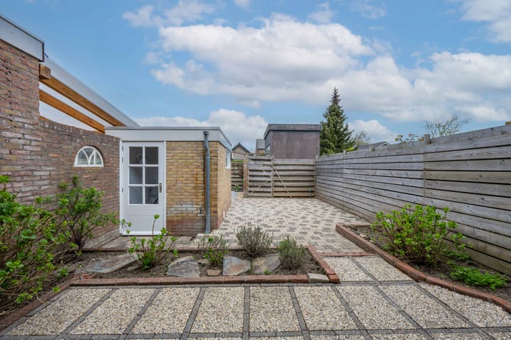 Photo 39 of Henry Dunantstraat 11