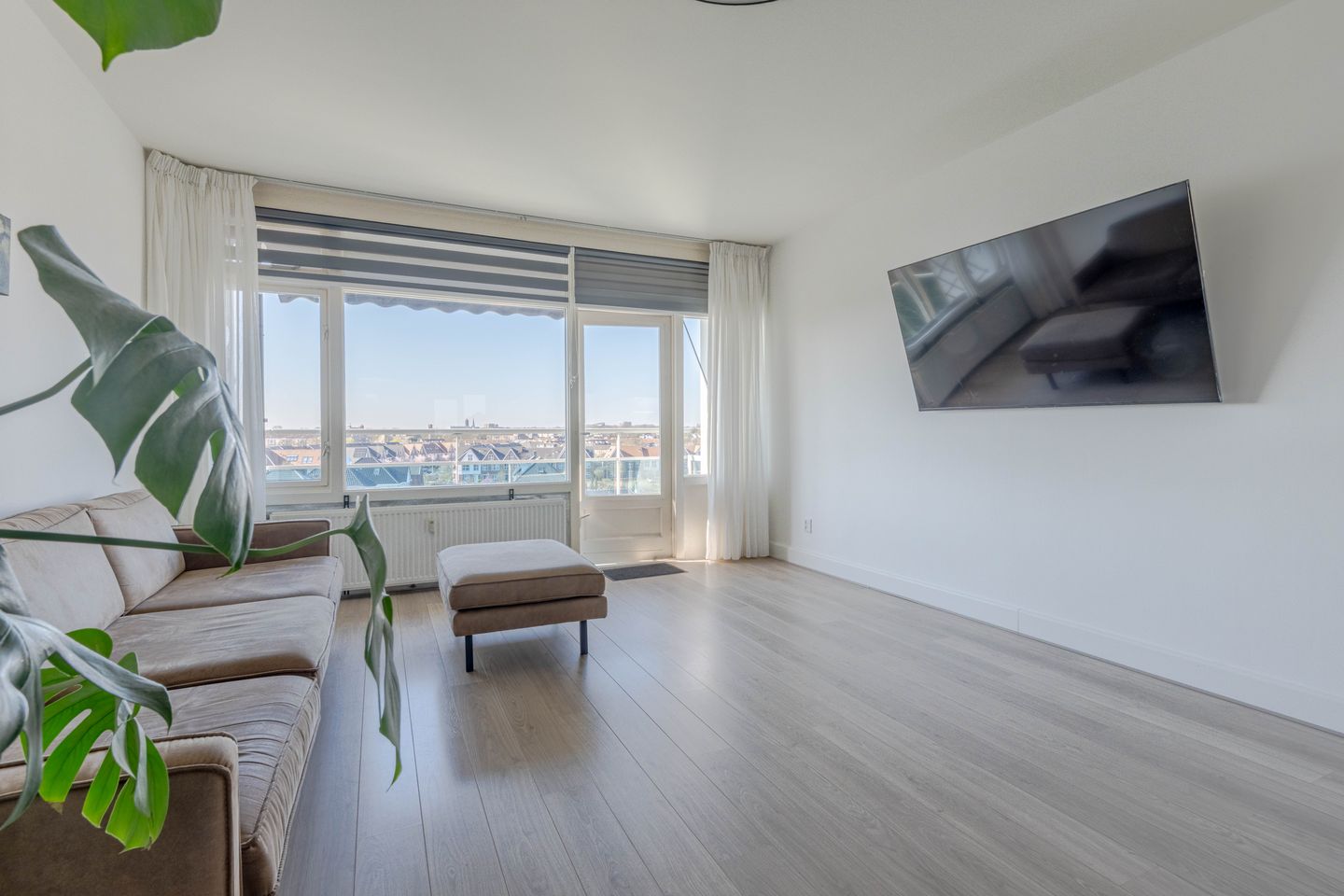 Photo 10 of Plutostraat 352