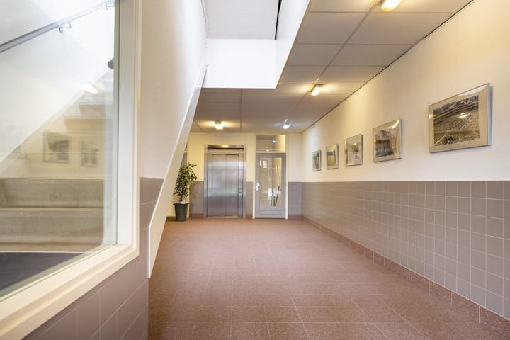 Foto 9 van Mathenessestraat 55-C8